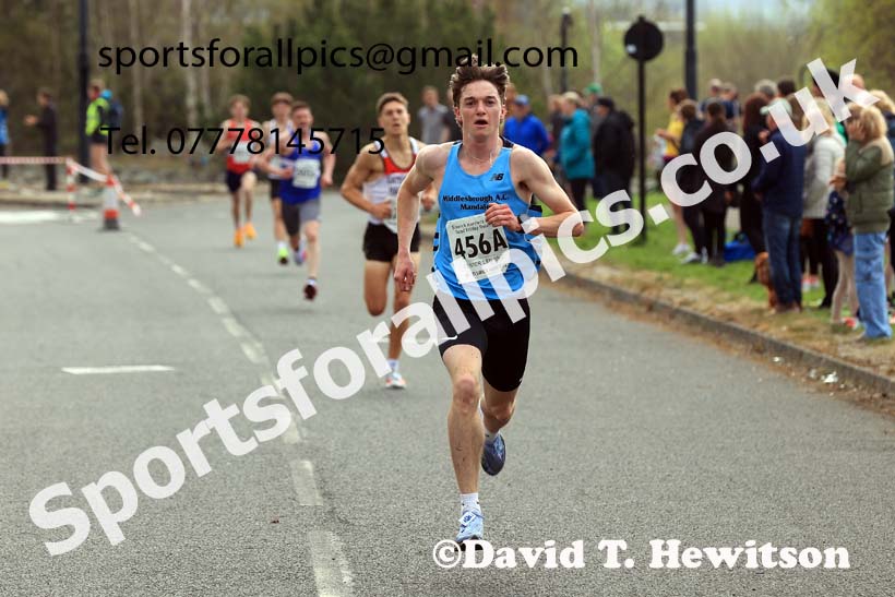 Senior mens relay, 2025 Elswick Harriers Good Friday Road Relays, Newburn, Newcastle upon Tyne. Photo: David T. Hewitson/Sports for All Pics